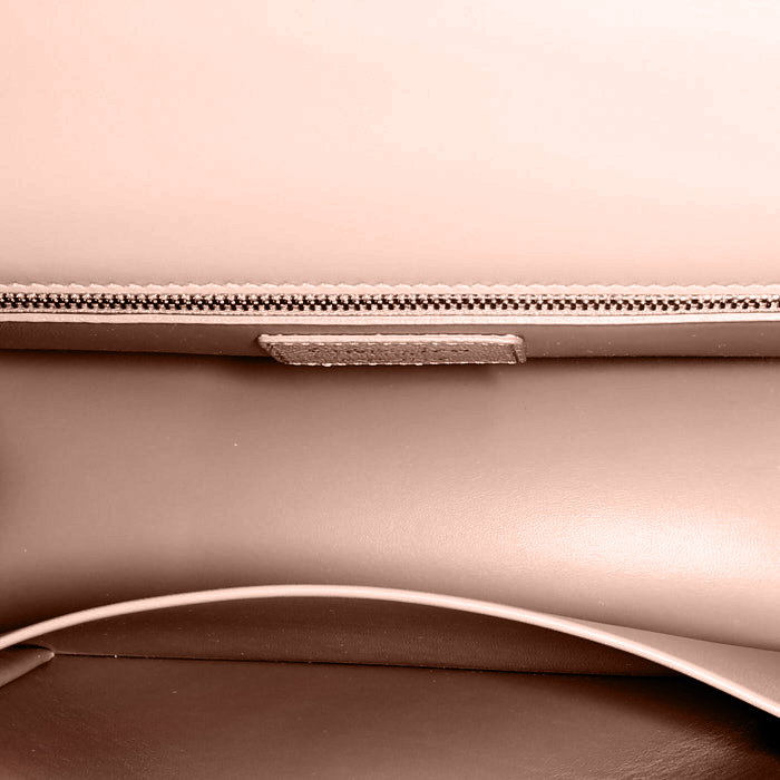 Sac bandoulière Dior  30 Montaigne en cuir grainé rose-pale - Detail D2