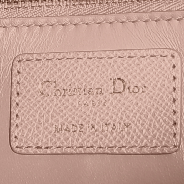 Bolso bandolera Dior  30 Montaigne en cuero granulado rosa pálido - Detail D3