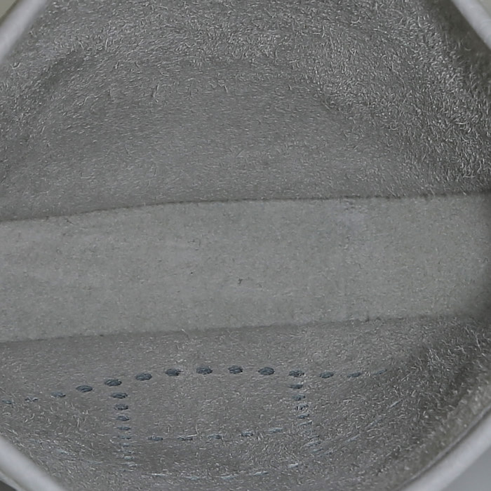 Sac bandoulière Hermès  Mini Evelyne en cuir togo bleu-ciel - Detail D2