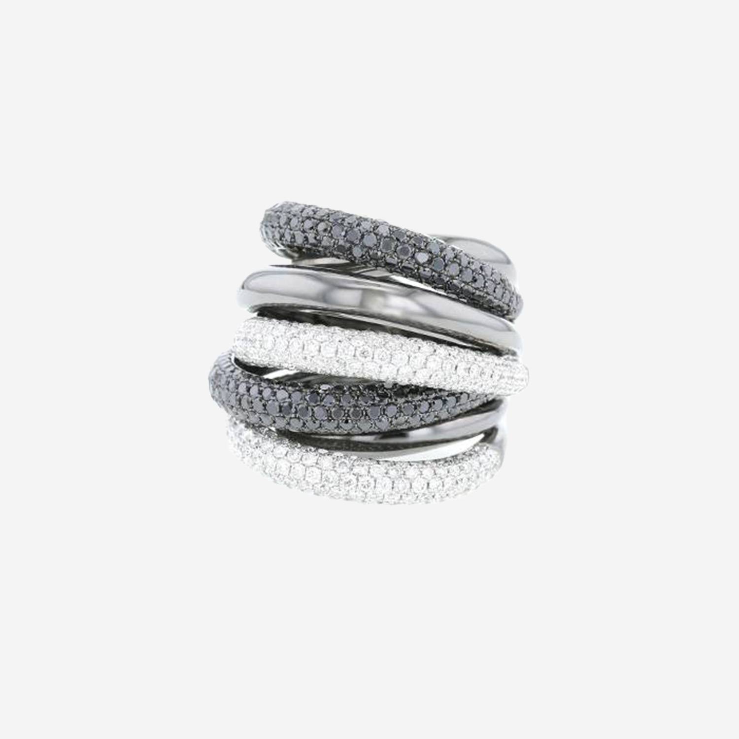 Sortija Vintage  de oro negro y diamantes