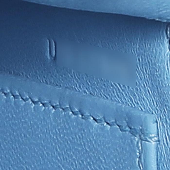 Hermès  Kelly 20 cm handbag  in blue Celeste epsom leather - Detail D5