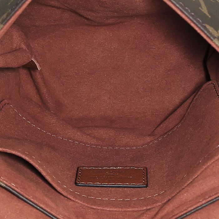 Sac bandoulière Louis Vuitton  Locky BB en toile monogram marron et cuir marron - Detail D3