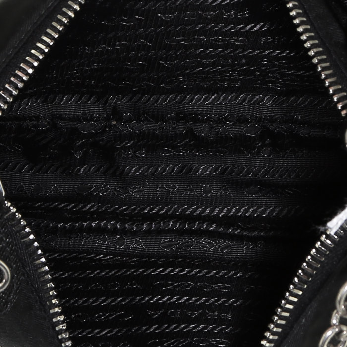 Bolso bandolera Prada  Re-Nylon en lona negra - Detail D2