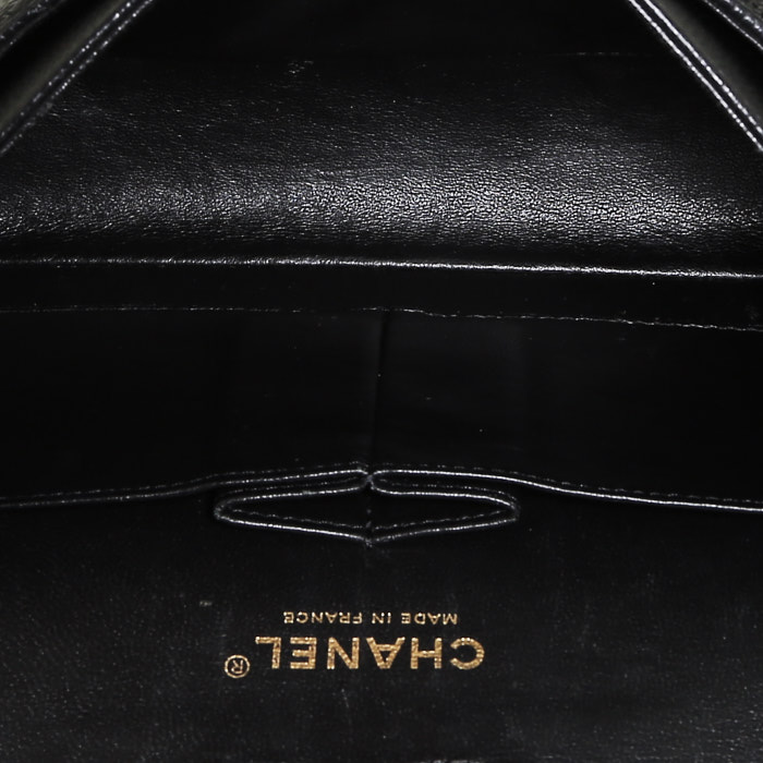 Sac à main Chanel  Timeless Classic en cuir grainé matelassé noir - Detail D3