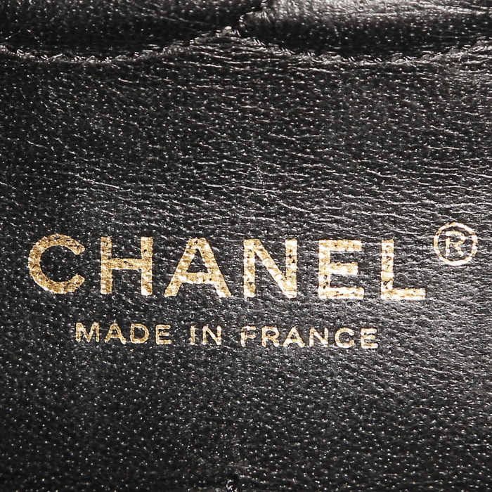 Sac à main Chanel  Timeless Classic en cuir grainé matelassé noir - Detail D4