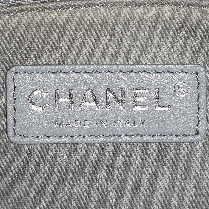 Sac bandoulière Chanel  Boy en cuir matelassé beige - Detail D4