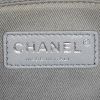 Sac bandoulière Chanel  Boy en cuir matelassé beige - Detail D4 thumbnail