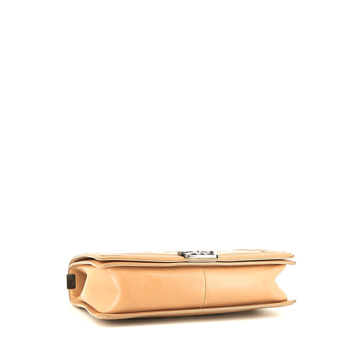 Sac bandoulière Chanel  Boy en cuir matelassé beige - Detail D5