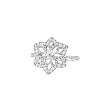 Anello Boucheron  in oro bianco e diamanti