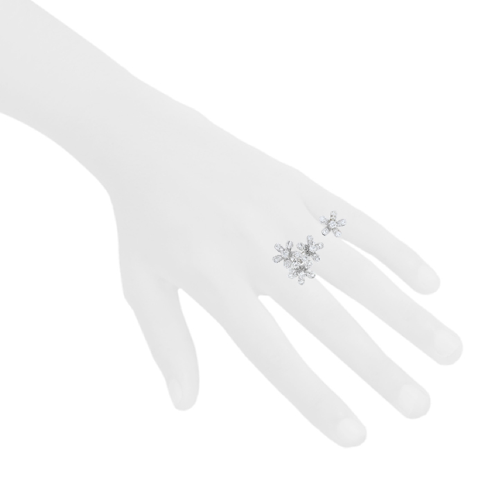 Sortija Van Cleef & Arpels Socrate de oro blanco y diamantes - Detail D1