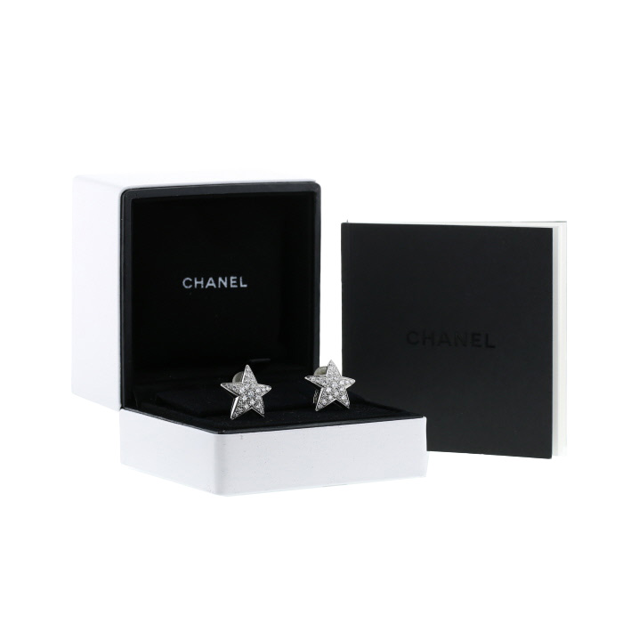 Paire de clips d'oreilles Chanel Géode grand modèle en or blanc et diamants - Detail D2