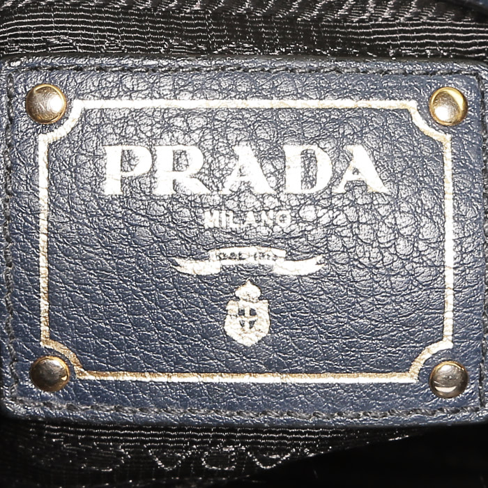 Sac à main Prada   en cuir grainé bleu - Detail D3