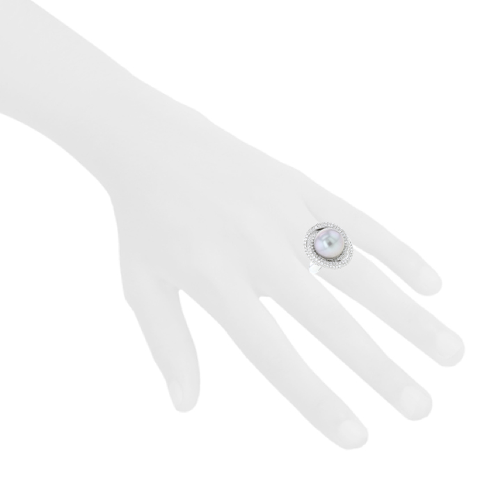 Bague Vintage  en or blanc, perles grise et diamants - Detail D1