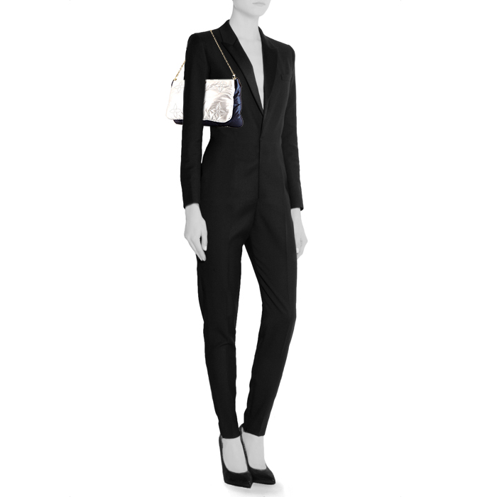 Bolso bandolera Louis Vuitton  Maxi Multi Pochette Accessoires en lona azul marino y plateada - Detail D1