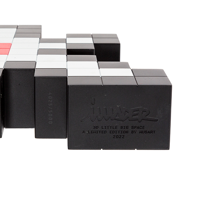 Invader, "3D Little Big Space", sculpture en vinyle, édition limitée Musart, numérotée et estampillée, avec sa boîte d'origine, de 2022