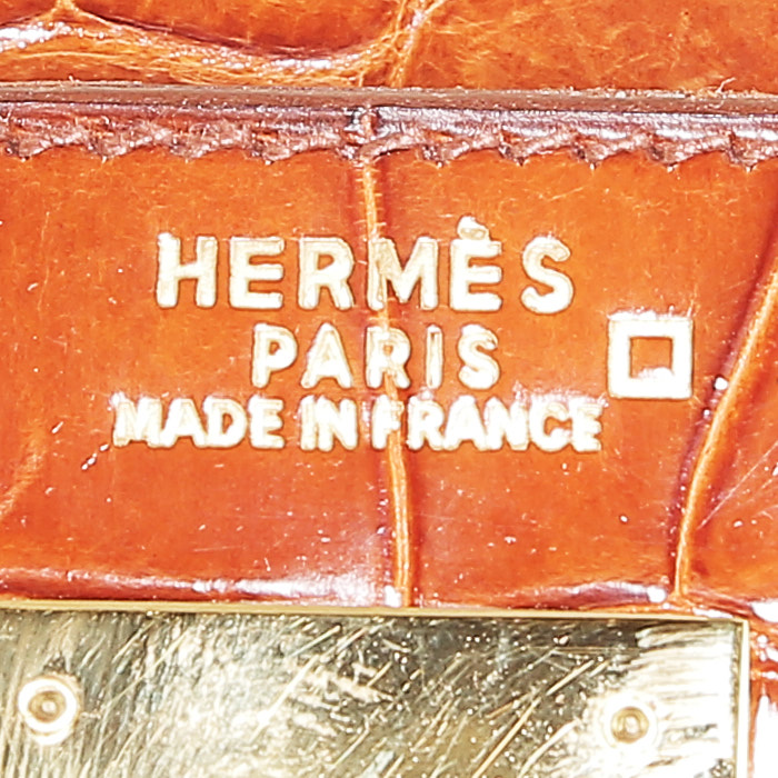Hermès  Kelly 32 cm handbag  in brown alligator - Detail D4