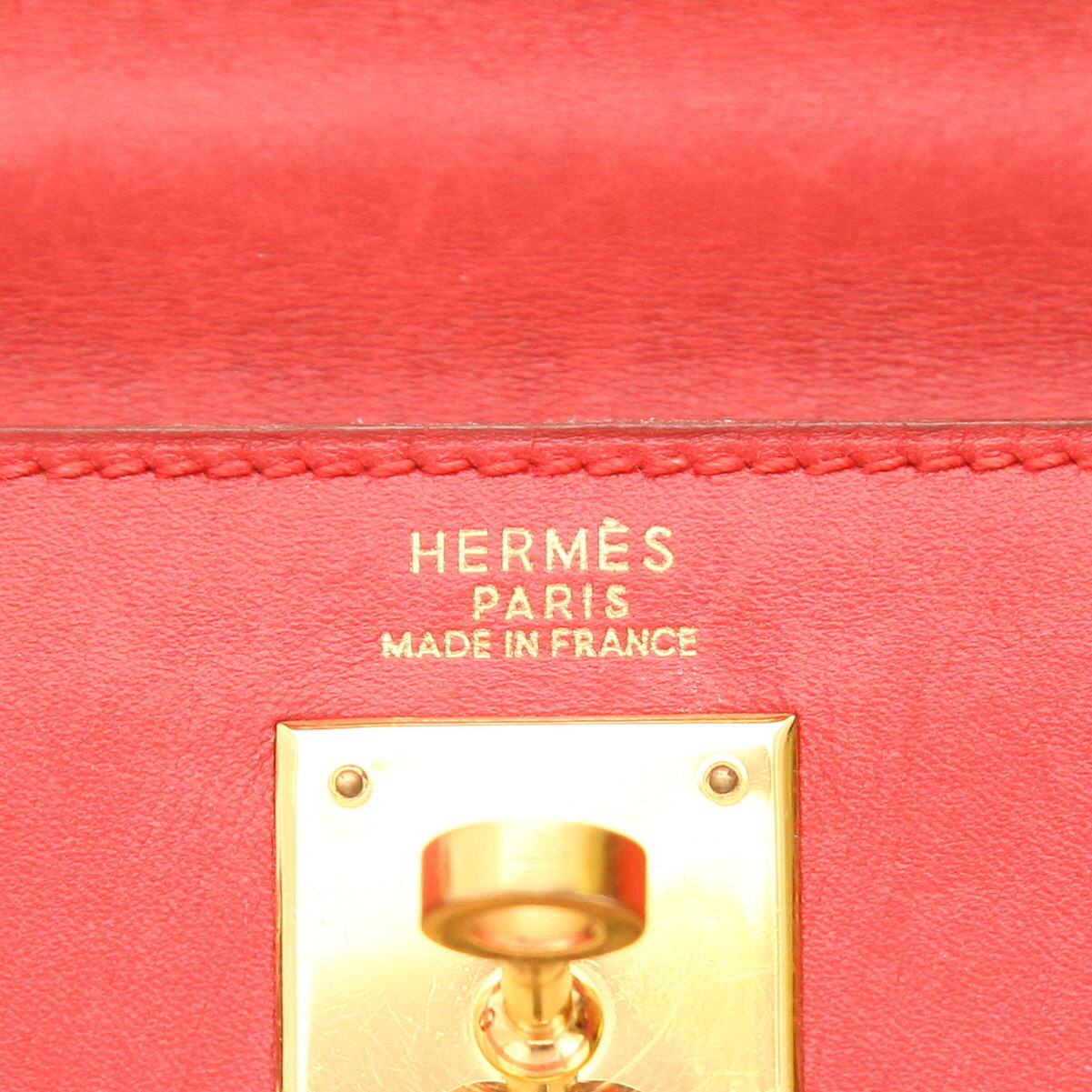 Hermès  Kelly 32 cm handbag  in red box leather - Detail D2