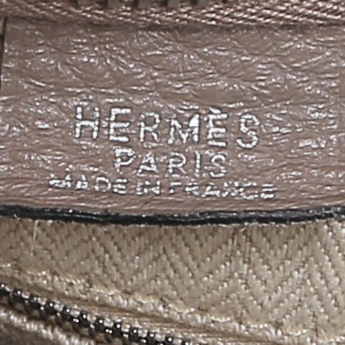 Hermès Goa handbag in etoupe togo leather - Detail D3