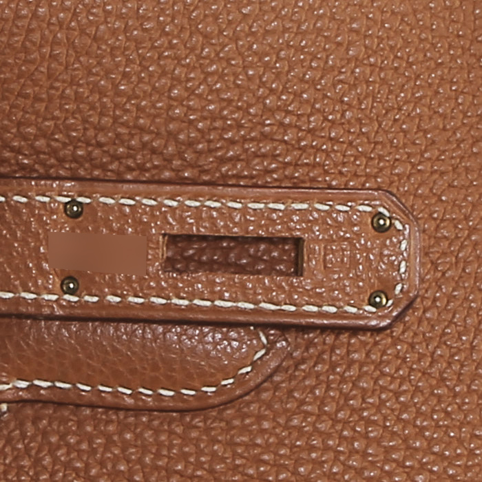 Bolso de mano Hermès  Birkin 35 cm en cuero togo color oro - Detail D5
