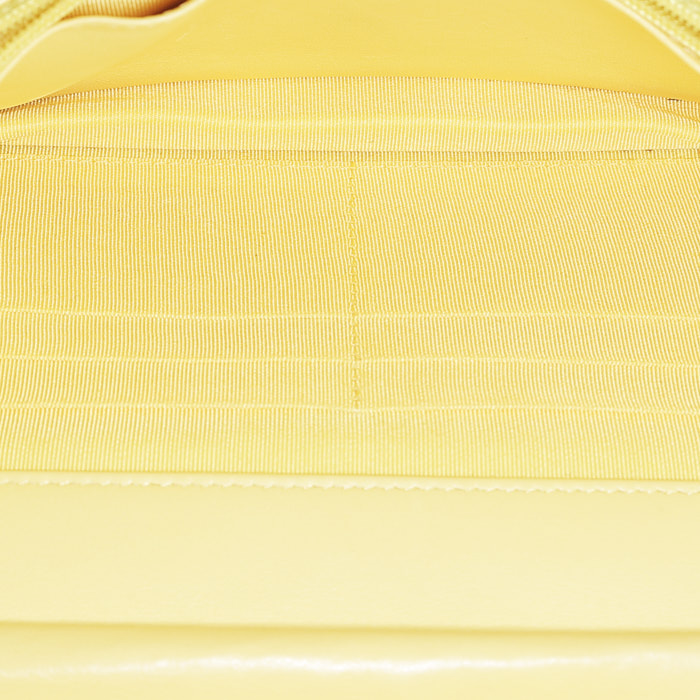 Bolso/bolsito Chanel  Wallet on Chain en cuero acolchado amarillo - Detail D2