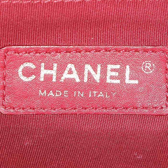 Bolso bandolera Chanel  Gabrielle  modelo mediano  en cuero acolchado dorado - Detail D4