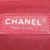 Bolso bandolera Chanel  Gabrielle  modelo mediano  en cuero acolchado dorado - Detail D4 thumbnail