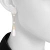 Paire de boucles d'oreilles Cartier Monica Bellucci en or rose, quartz rose et perles - Detail D1 thumbnail