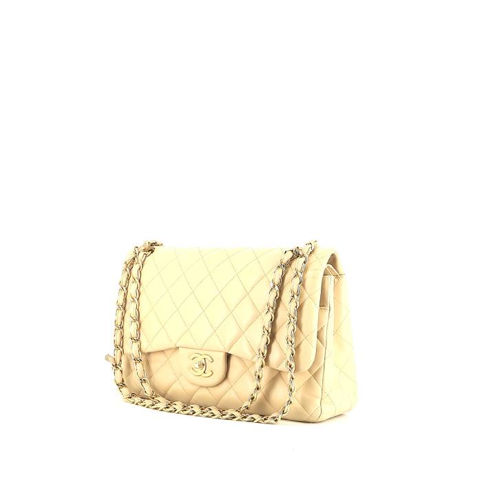 Chanel  Timeless Jumbo shoulder bag  in beige quilted leather - 00pp