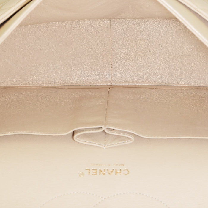 Sac bandoulière Chanel  Timeless Jumbo en cuir matelassé beige - Detail D3