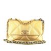 Bolso bandolera Chanel  19 en cuero acolchado dorado - 360 thumbnail