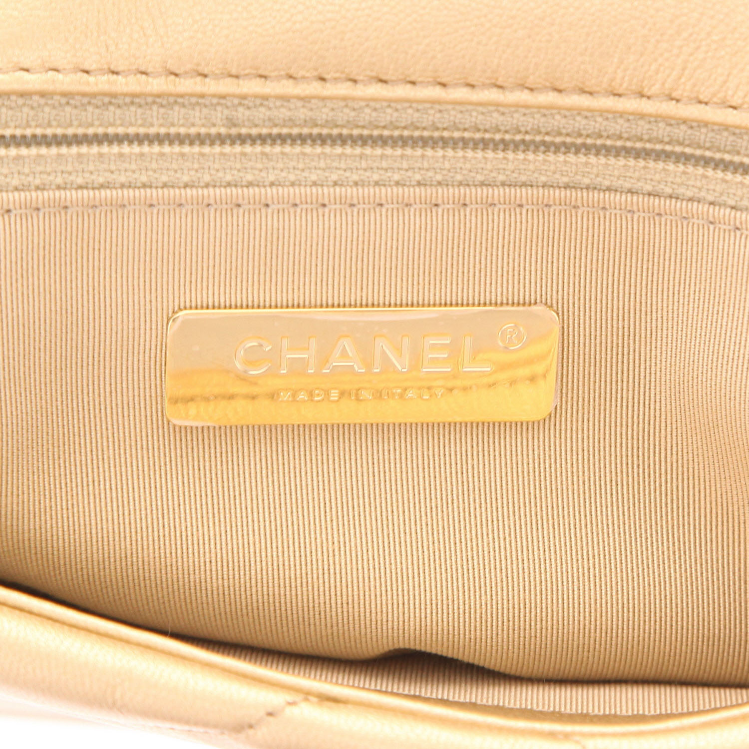 Borsa a tracolla Chanel  19 in pelle trapuntata dorata - Detail D2