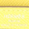Bolso de mano Hermès  Kelly 28 cm en cuero epsom amarillo Lime - Detail D4 thumbnail