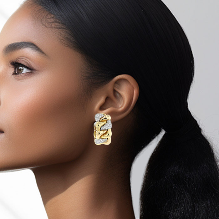 Paire de boucles d'oreilles Poiray  en or jaune, or blanc et diamants - Detail D1