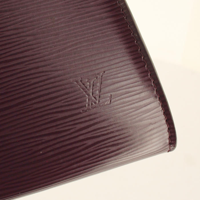 Louis Vuitton  Pochette accessoires pouch  in purple epi leather - Detail D5