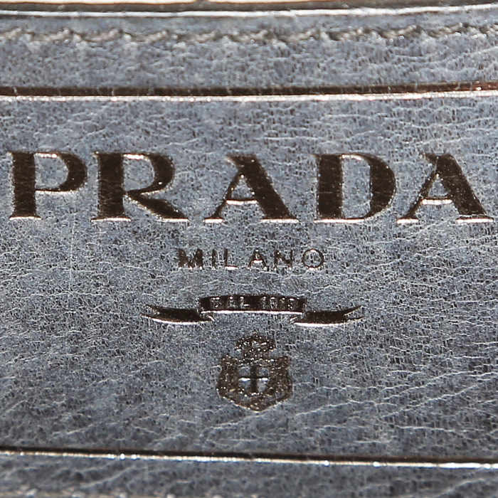 Prada   shoulder bag  in grey leather - Detail D4