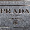 Borsa a tracolla Prada   in pelle grigia - Detail D4 thumbnail