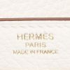 Bolso de mano Hermès  Kelly 28 cm en cuero togo blanco Nata - Detail D4 thumbnail