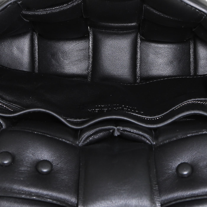 Sac bandoulière Bottega Veneta  Cassette en cuir tressé noir - Detail D3