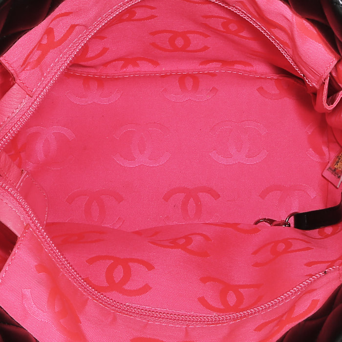Sac cabas Chanel  Cambon en cuir matelassé noir - Detail D2