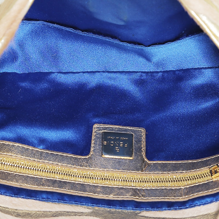 Fendi  Baguette handbag  in gold leather  and brown foal - Detail D2