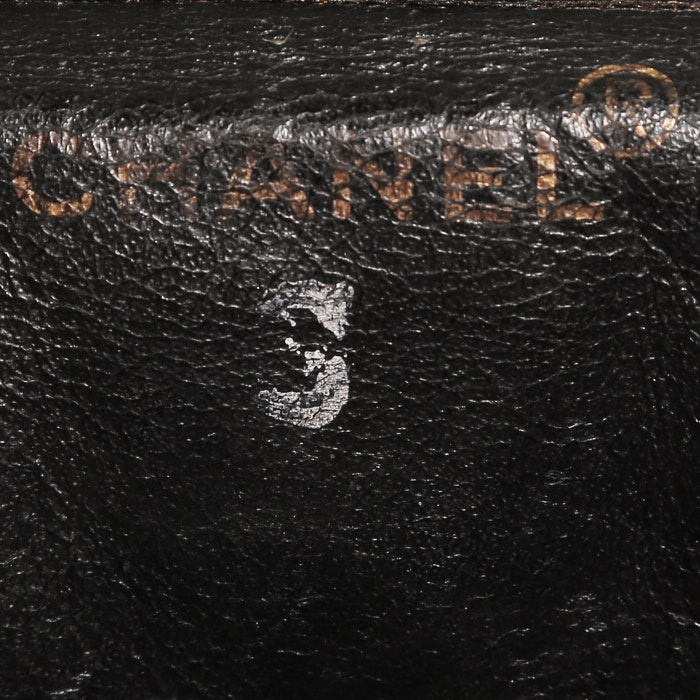 Mochila Chanel   en cuero acolchado negro - Detail D3