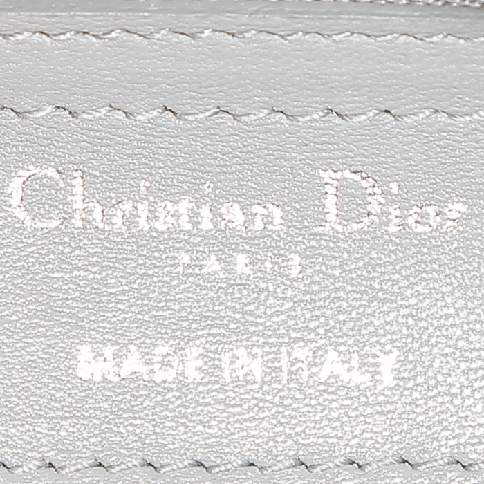 Sac à main Dior  Lady Dior en cuir cannage tricolore rose-fushia gris et bleu-ciel - Detail D4