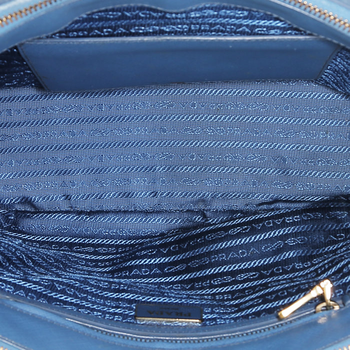Sac à main Prada  Galleria moyen modèle  en cuir saffiano bleu - Detail D3