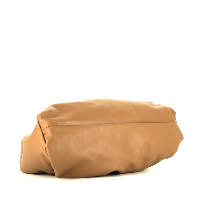 Bolso de mano Bottega Veneta  Shoulder Pouch en cuero marrón - Detail D4
