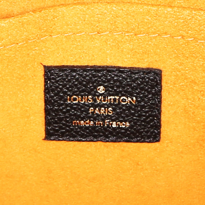 Louis Vuitton  Alma BB shoulder bag  in black empreinte monogram leather - Detail D4