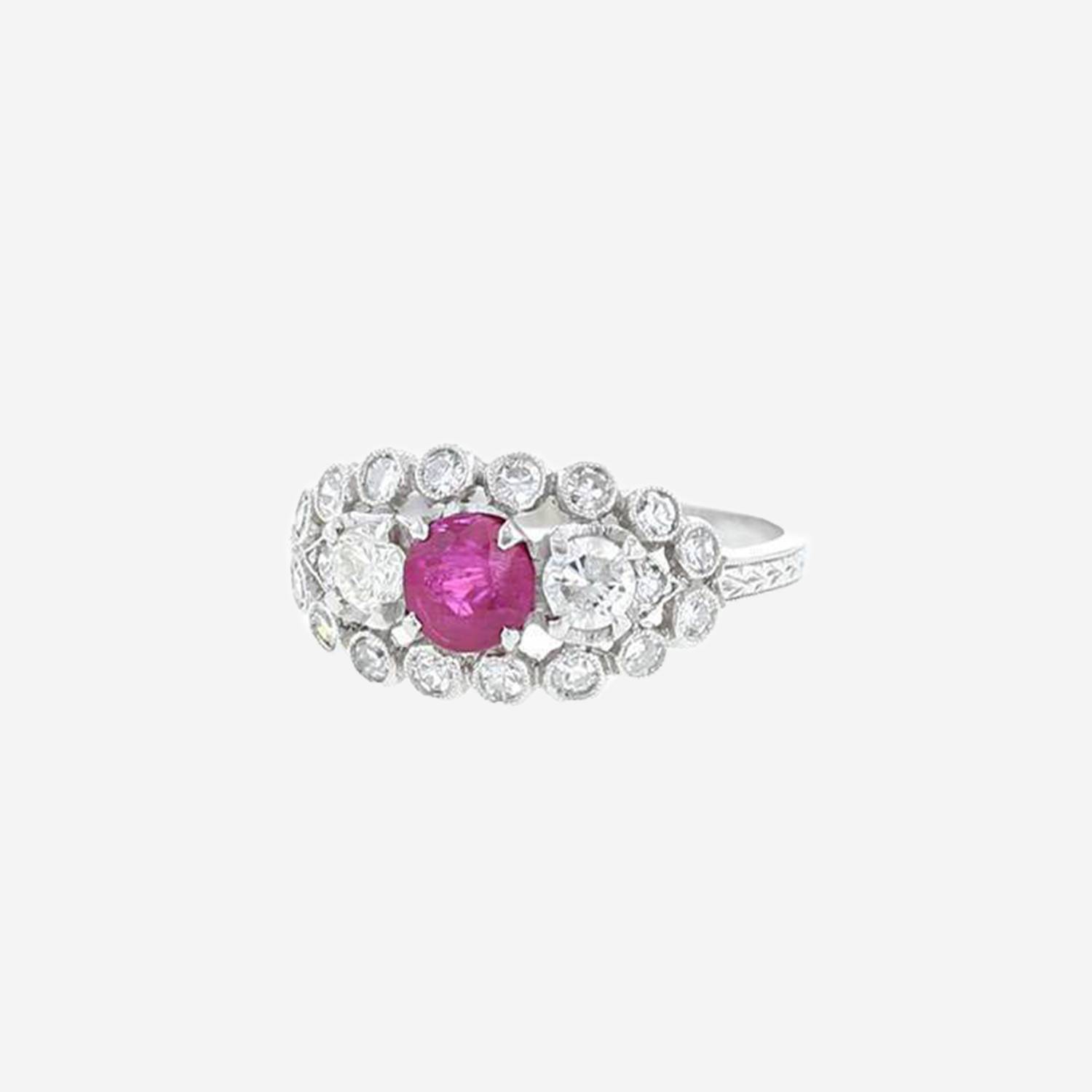 Sortija Vintage  de platino, diamantes y rubí