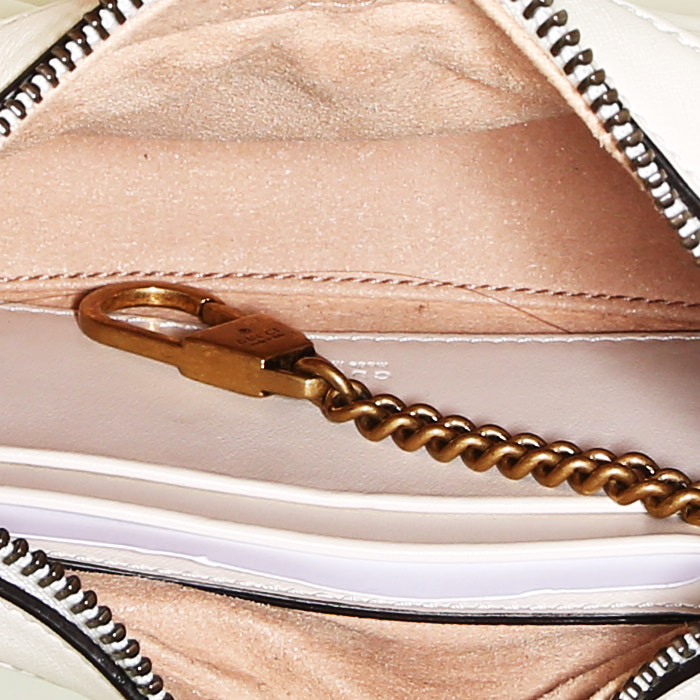 Sac à main Gucci  GG Marmont mini  en cuir matelassé blanc - Detail D3