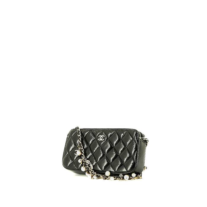 Chanel   shoulder bag  in black patent quilted leather - 00pp