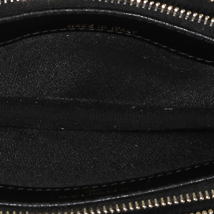 Chanel   shoulder bag  in black patent quilted leather - Detail D2