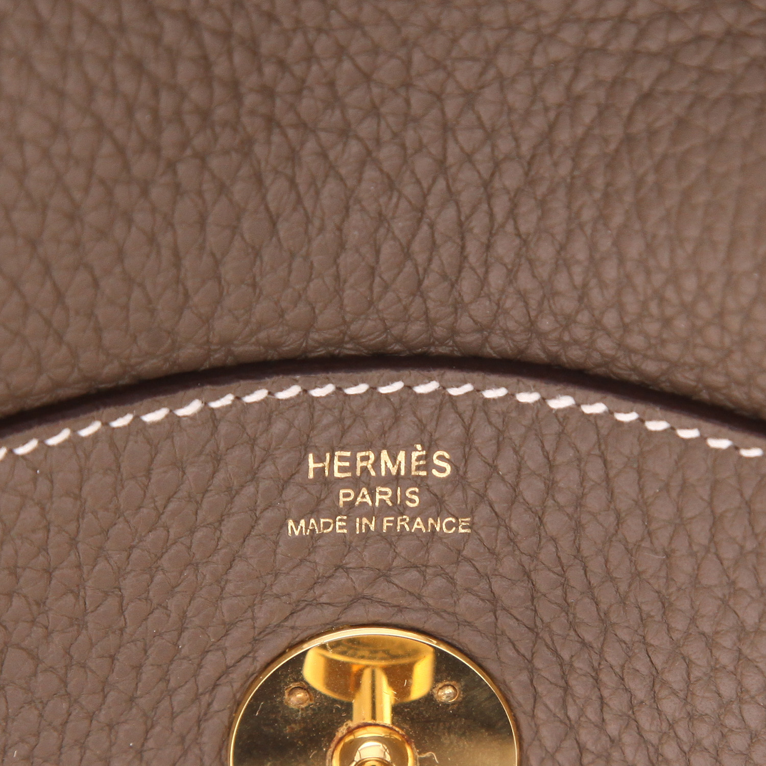 Hermès  Lindy 26 cm handbag  in etoupe togo leather - Detail D2